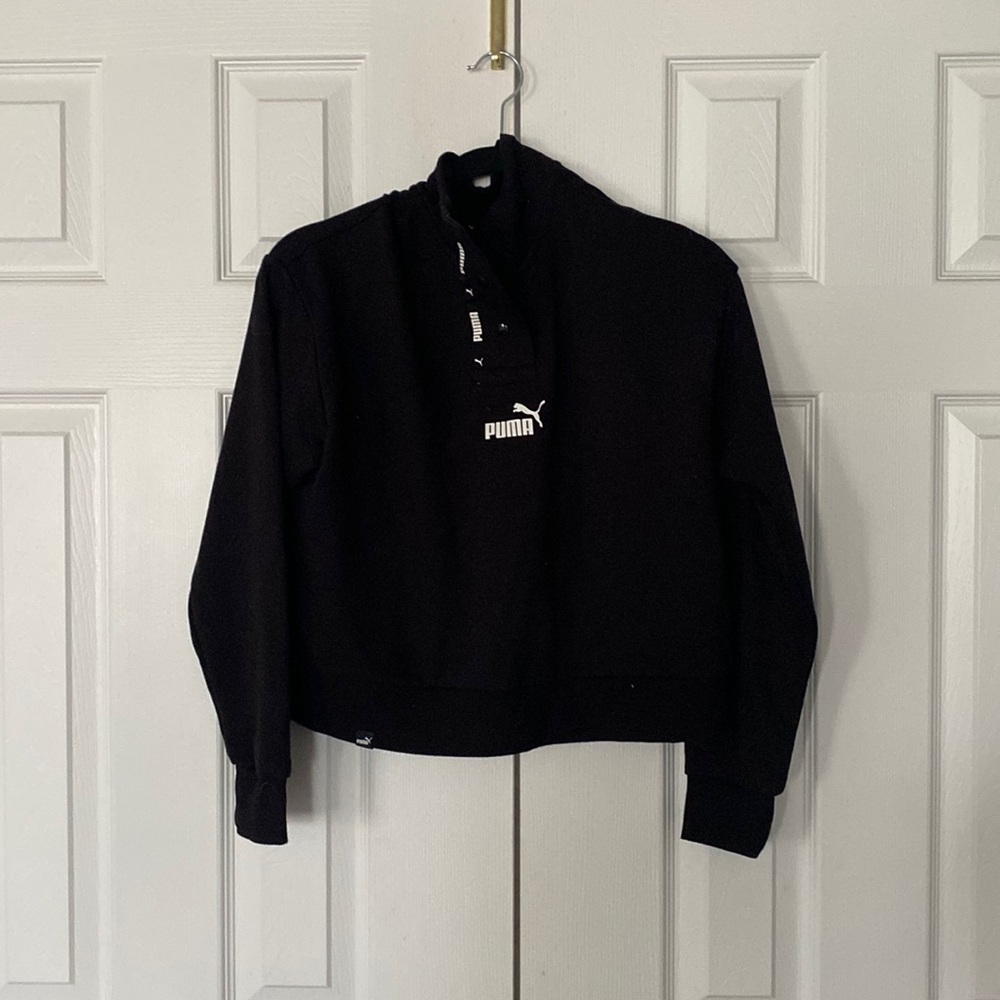 Puma women’s black long-sleeve sweatshirt top, size S